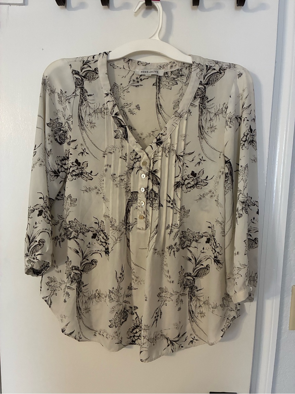 Rose & Olive Light Gray/Black Floral V-Neck Blouse